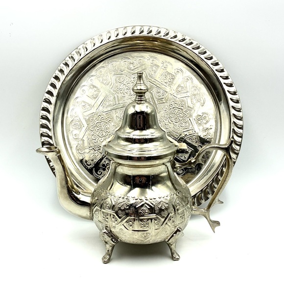 Elegant Silver Teapot and Tray Set - Picture 4 of 6